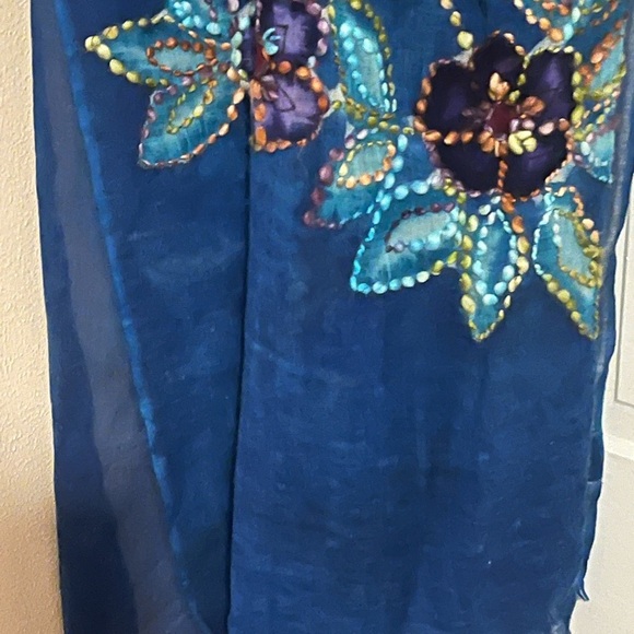 Signals Exclusive Floral Wool Sheer Accent Scarf Blanket - Picture 6 of 9